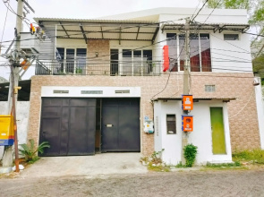 OYO 1957 Riverside Residence