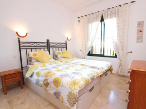 La Duquesa, greatly located 1 bedroom apartment in desirable urbanization, backing to Golf course near the beach LA312