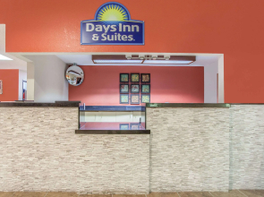 Days Inn & Suites by Wyndham Mt Pleasant