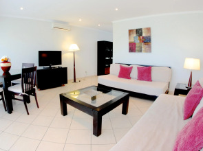 Parque Mourabel, Oasis Village, Pe do Lago