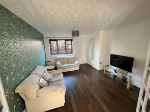 3 Bedroom house-close to Manchester airport-Free parking-private garden