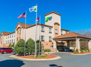 Holiday Inn Express & Suites Albemarle