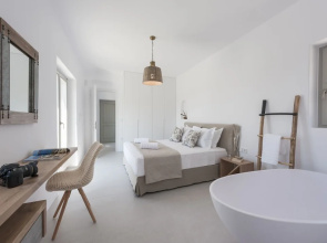 Niriides Luxury Villas