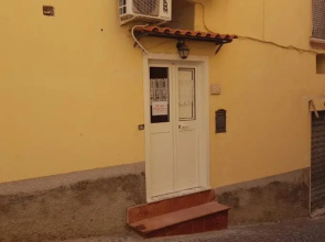 CASTELLO a 2 minuti a piedi dal centro e 10 minuti a piedi dalla spiaggia di Vindicio