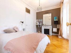 Chic Grenelle 3 Bedroom Apartment in Paris