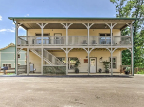 'Madison Bear Garden' 7Bdr w/Hot Tub + Pool Access