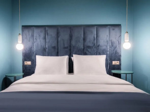 Отель HB Freeze Inn