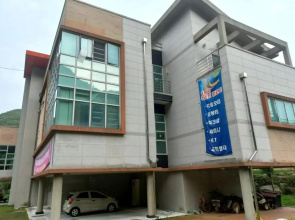 Danyang Three Nests Stay Pension