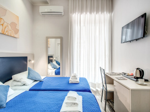 Napoli's Gold Hotel