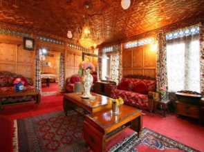 Royal dandoo Houseboat