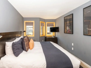 Chalet Chic Condo, Short Walk To Lift 7, Covered Parking 2 Bedroom Condo by RedAwning