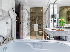 Taj Jumeirah Lakes Towers