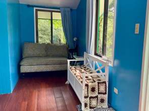 Ngermid Oasis - Cozy 2 BD Home, Beautiful Location