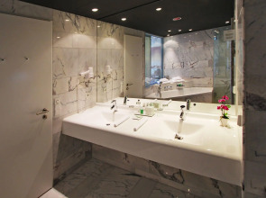 Отель Arcotel John F 