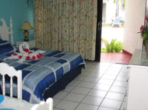 Chrisanns Beach Resort Apartment 10