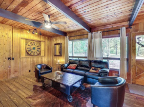 Eureka Springs Rental Cabin 8 Mi to Downtown!