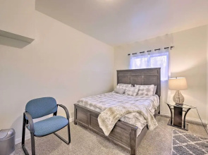 Shoreline Home w/ Deck ~ 14 Mi to Downtown Seattle