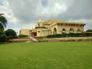 Noor-Us-Sabah Palace