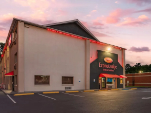 Econo Lodge Inn & Suites I-64 & US 13