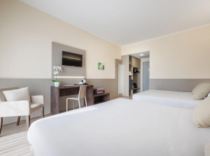 Отель Jr Hotels Gate 7 Bologna 