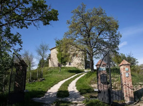 Casale Belvedere con piscina nel bosco