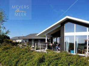 Schwarzes Holzferienhaus mit Sauna -- FELDRAIN -- an der Ostsee, Zierow bei Wismar, 4-6 Personen