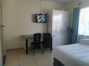 25 Jacaranda Lodge & Backpackers