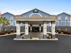 Days Inn & Suites by Wyndham Prattville-Montgomery