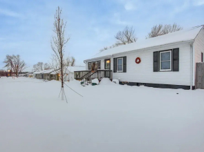 Pet-friendly Hiawatha Retreat w/ Private Yard!