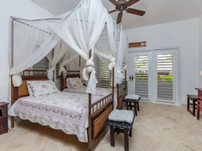 Beautiful villa near Playa Blanca & Serena Beach – Large 2 levels villa with pool, maid, golf