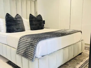 Mall of Africa view, Cozy 1bed Condo.