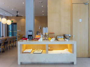 Ji Hotel Shanghai Oriental Pearl Tower