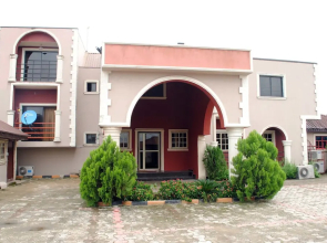 Aquatic Suites & Lounge