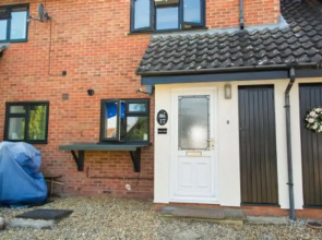 Host Stay Quayside Cottage