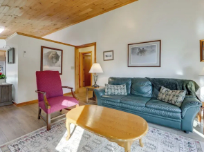 Dog-friendly Cabin 6 Mi to Cataloochee Skiing!