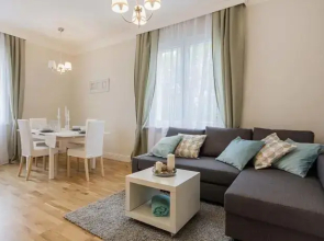 INApartments Peacock