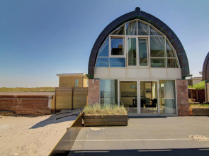 Luxury Apartment in a Residence Right on the Boulevard and the Beach