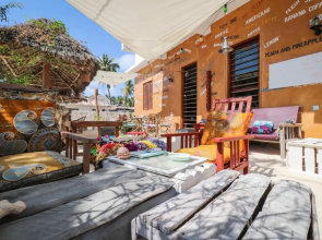 Yellow Card Apartment & Bungalow