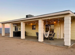 Golden Desert Ranch - Hot Tub, Fire Pit And Bbq! 3 Bedroom Home by RedAwning