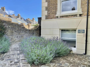 Spacious apartment close to the beach - Lavender Apartment