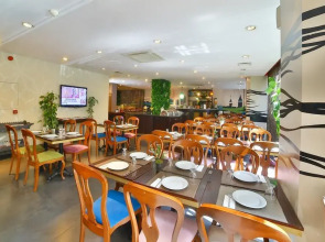 Отель All Seasons