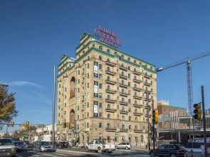 Divine Lorraine Apartment Hotel