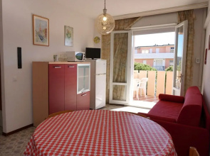 Red Flat With Shared Pool and Private Parking