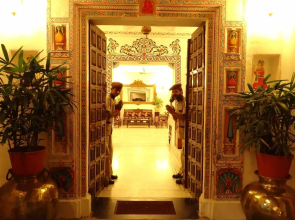 Jagat Niwas Palace