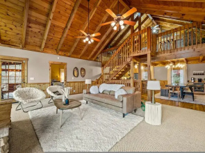 High-end Luxury Cabin Sauna Hot Tub Gameroom