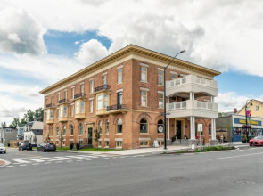 Iconic Rideau 1Bd Unit Balcony Free Parking 2