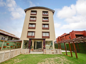 Townhouse OAK The Saffron Hotel