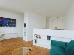 1 Bed City Studio Sleeps 3 - Wifi, Views
