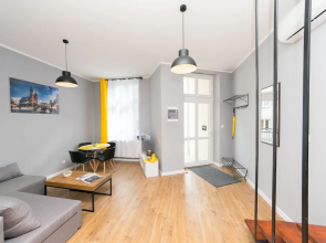 Yellow Apartment Old Town Air Condition