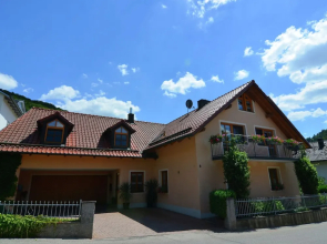 Homely Apartment with BBQ in Riedenburg Prunn near Forest